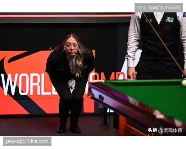 裁判视角：跟随IWF国际裁判体验世锦赛一日高强度执裁工作