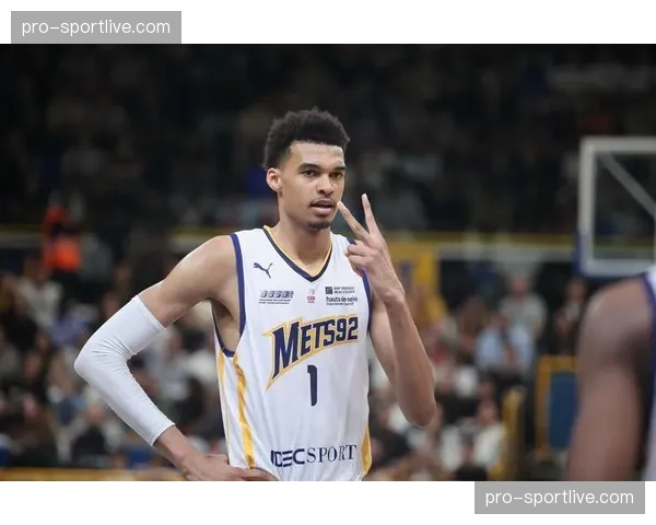 文班亚马接受法媒专访：总结第三个赛季表现，称目标是“成为最好的团队球员”